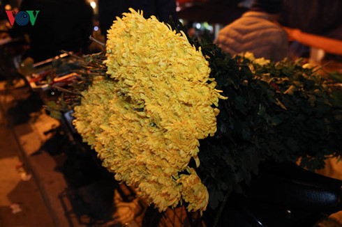 Quang Ba night flower market - ảnh 10