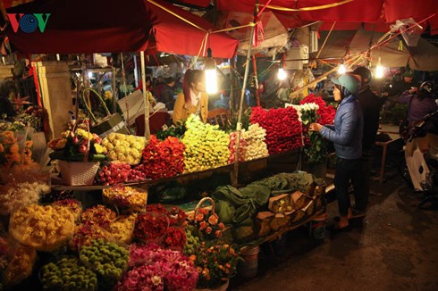 Quang Ba night flower market - ảnh 13