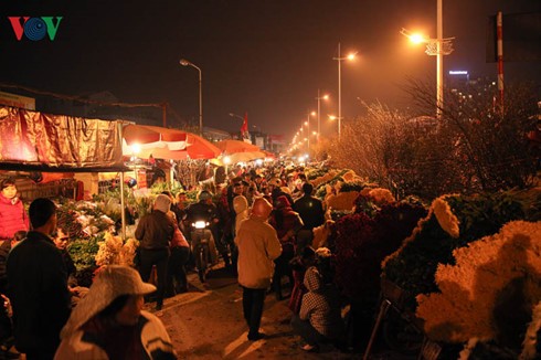 Quang Ba night flower market - ảnh 6