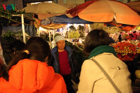 Quang Ba night flower market - ảnh 7