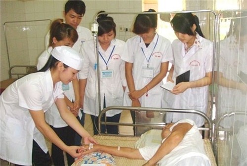 Vietnam offers preferential loans to medical graduates - ảnh 1