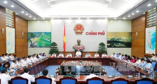 PM urges trade unions to better take care of workers’ interests - ảnh 1