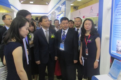 2016年第13届东盟-中国博览会越南展在河内举行 - ảnh 1