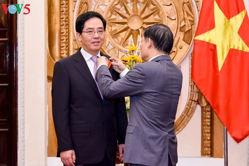 越南外交部向中国驻越大使授予友谊勋章 - ảnh 1