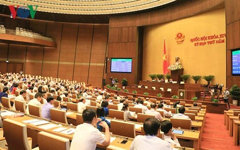 越南14届国会5次会议表决通过各项法律草案和决议 - ảnh 1