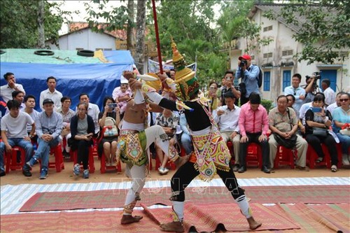 南部高棉族传统节日拜月节的系列活动 - ảnh 1