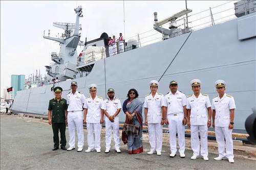 孟加拉国海军护卫舰对胡志明市进行友好访问 - ảnh 1
