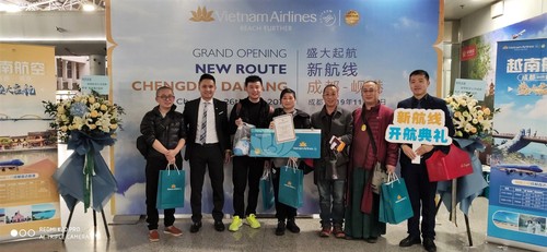 越南航空公司开通岘港至中国成都直达航线 - ảnh 1