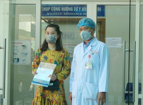 越南多名新冠肺炎患者已经治愈出院 - ảnh 1