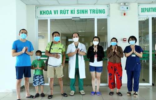 越南再有5例新冠肺炎患者治愈出院 - ảnh 1