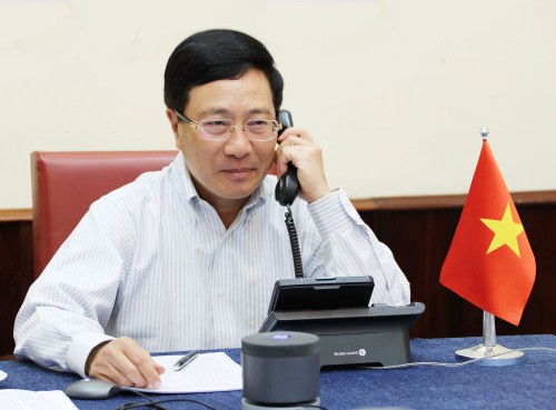越南政府副总理兼外长范平明与美国国务卿蓬佩奥通电话 - ảnh 1