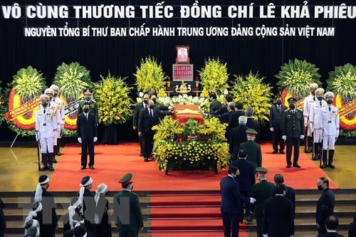 各国领导人向越南党、国家、人民和原越共中央总书记黎可漂家属致唁电 - ảnh 1