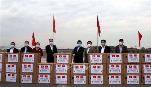 中国广西壮族自治区向越南广宁省赠送防疫物质 - ảnh 1