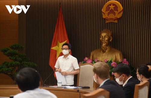 越南政府希望全国人民、企业界为防疫工作提供智慧、力量和资源 - ảnh 1