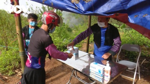 山萝省木州高山区成效显著的社区防疫工作组模式 - ảnh 1
