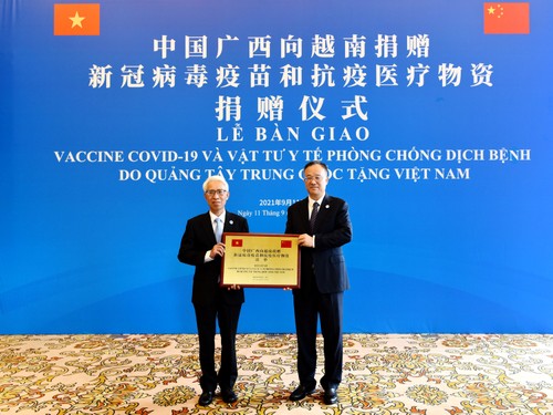 中国广西壮族自治区向越南各地击退疫情捐赠医疗物资 - ảnh 1