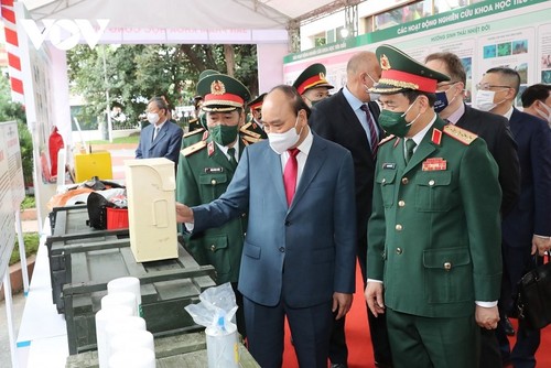 越南国家主席阮春福：越南热带中心要继续做越南和俄联邦关系的可靠纽带 - ảnh 1