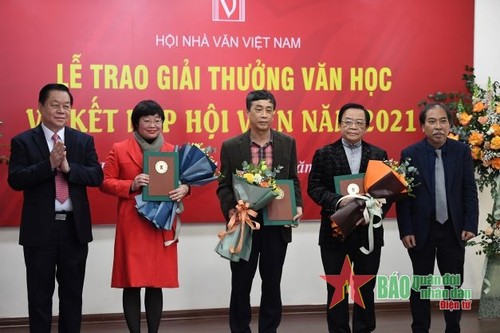 越南作家协会颁发2021年文学奖 - ảnh 1
