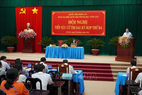 越南政府和国会领导人与选民接触 - ảnh 1