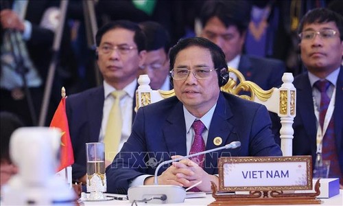 越南政府总理范明政与伙伴国领导人共同出席东盟峰会 - ảnh 1