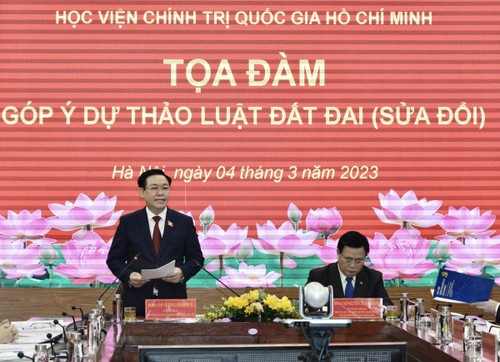 越南国会主席王庭惠主持座谈会，向《土地法修正案（草案）》提供意见 - ảnh 1