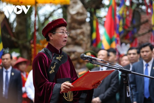 越南国家主席武文赏出席2023年祭祀雄王上香仪式 - ảnh 1