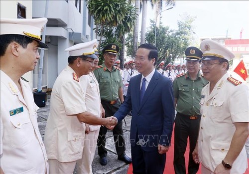 越南党和国家领导人举行仪式 上香缅怀已故孙德胜主席 - ảnh 1