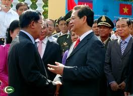 Premierminister Nguyen Tan Dung nimmt am ASEAN-Gipfel in Phnom Penh teil - ảnh 1