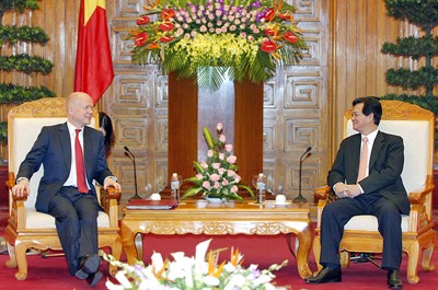 Premierminister Dung empfängt britischen Außenminister Hague - ảnh 1