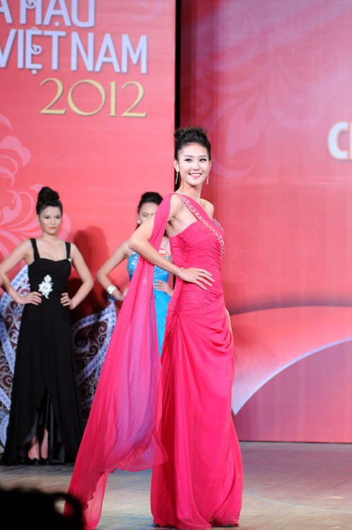 Vorrunde der Misswahlen der nordvietnamesischen Provinzen - ảnh 13