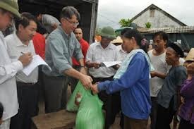 Reis als Hilfe für Flutopfer in Zentralvietnam - ảnh 1