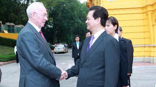 Premier Nguyen Tan Dung führt Gespräch mit dem Ministerpräsident der Ukraine - ảnh 1