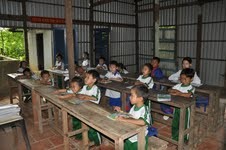 Klasse mit Herz. Wie Grenzsoldaten auf der Hon Chuoi-Insel Kinder unterrichten  - ảnh 1