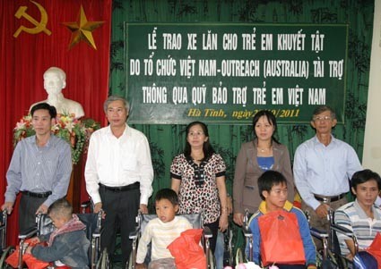 Australien schenkt Rollstühle für vietnamesische Agent Orange-Opfer - ảnh 1