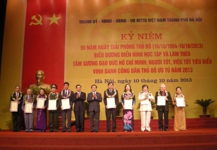 Auszeichnung der Vorbilder im Alltagsleben in Hanoi - ảnh 1
