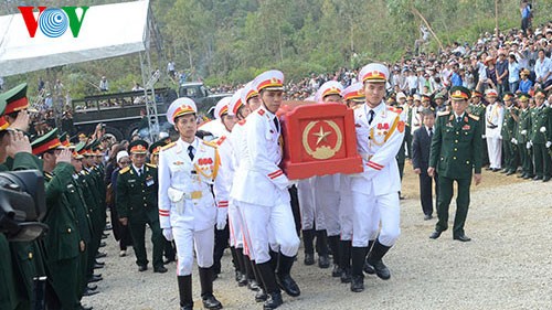 Weltmedien berichten ausführlich über Trauerfeier des Generals Vo Nguyen Giap - ảnh 1