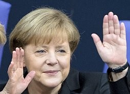 Angela Merkel ist wieder zur Bundeskanzlerin vereidigt worden - ảnh 1
