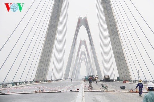 Nhat Tan-Brücke in Hanoi vier Monate vor Einweihung - ảnh 10