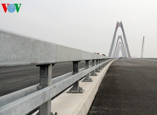 Nhat Tan-Brücke in Hanoi vier Monate vor Einweihung - ảnh 11
