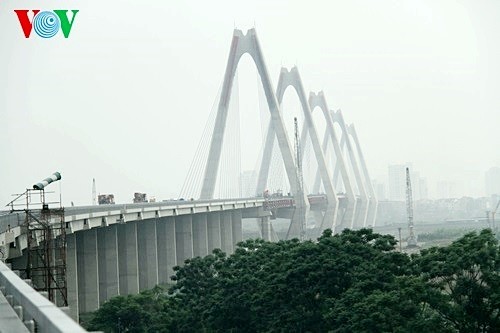 Nhat Tan-Brücke in Hanoi vier Monate vor Einweihung - ảnh 8