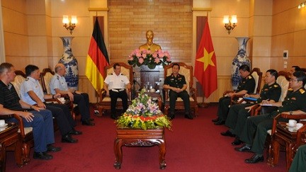 Vietnam und Deutschland wollen Zusammenarbeit im Militärbereich vertiefen - ảnh 1