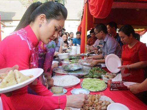 Vietnamesen in Indonesien feiern das Tetfest - ảnh 1