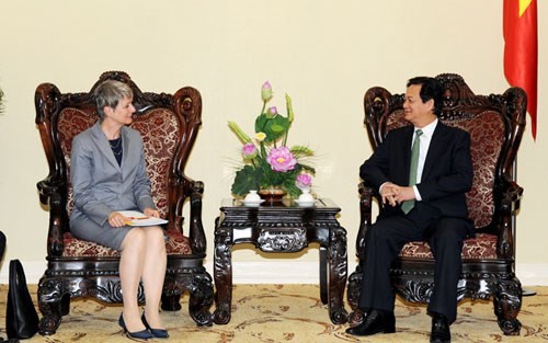 Premierminister Nguyen Tan Dung empfängt deutsche Botschafterin Jutta Frasch - ảnh 1