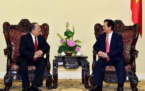 Premierminister Nguyen Tan Dung empfängt den Gouverneur der myanmarischen Staatsbank - ảnh 1