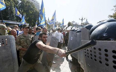 Ukraine: Mehrere Festnahmen nach einer Auseinandersetzung am Parlamentsgebäude - ảnh 1