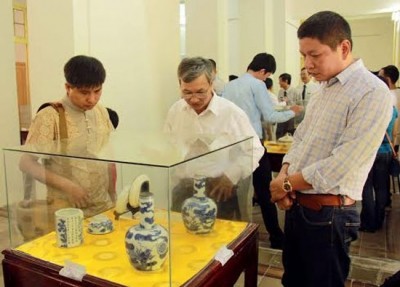 Ausstellungen über Hue-Gesang und Porzellan der Nguyen-Dynastie - ảnh 1