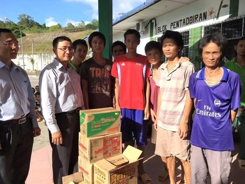 Vietnamesische Botschaft in Malaysia hilft vietnamesischen Fischern bei der Heimkehr - ảnh 1