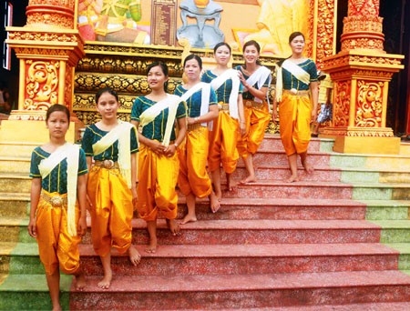 Einzige Schönheit der traditionellen Trachten der Khmer - ảnh 1