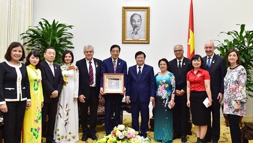 Vizepremierminister Trinh Dinh Dung empfingt Vorsitzenden des internationalen Roten Kreuzes - ảnh 1