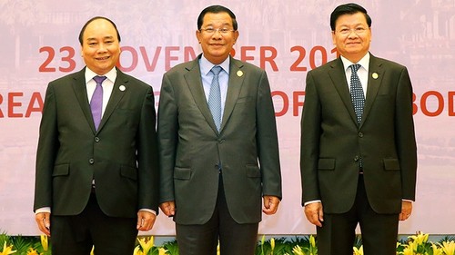 Treffen der hochrangigen Politiker der Länder Kambodscha, Laos und Vietnam beendet - ảnh 1